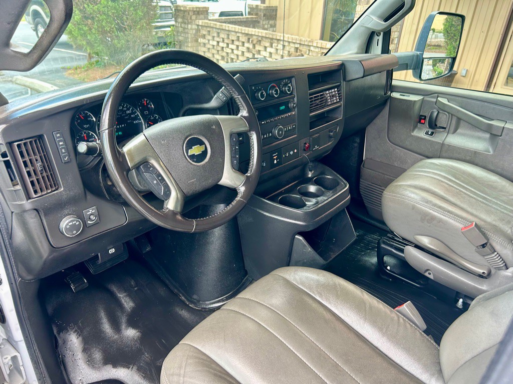 2019 Chevrolet Express Image 24