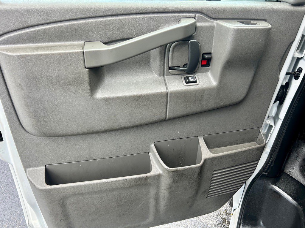 2019 Chevrolet Express Image 25