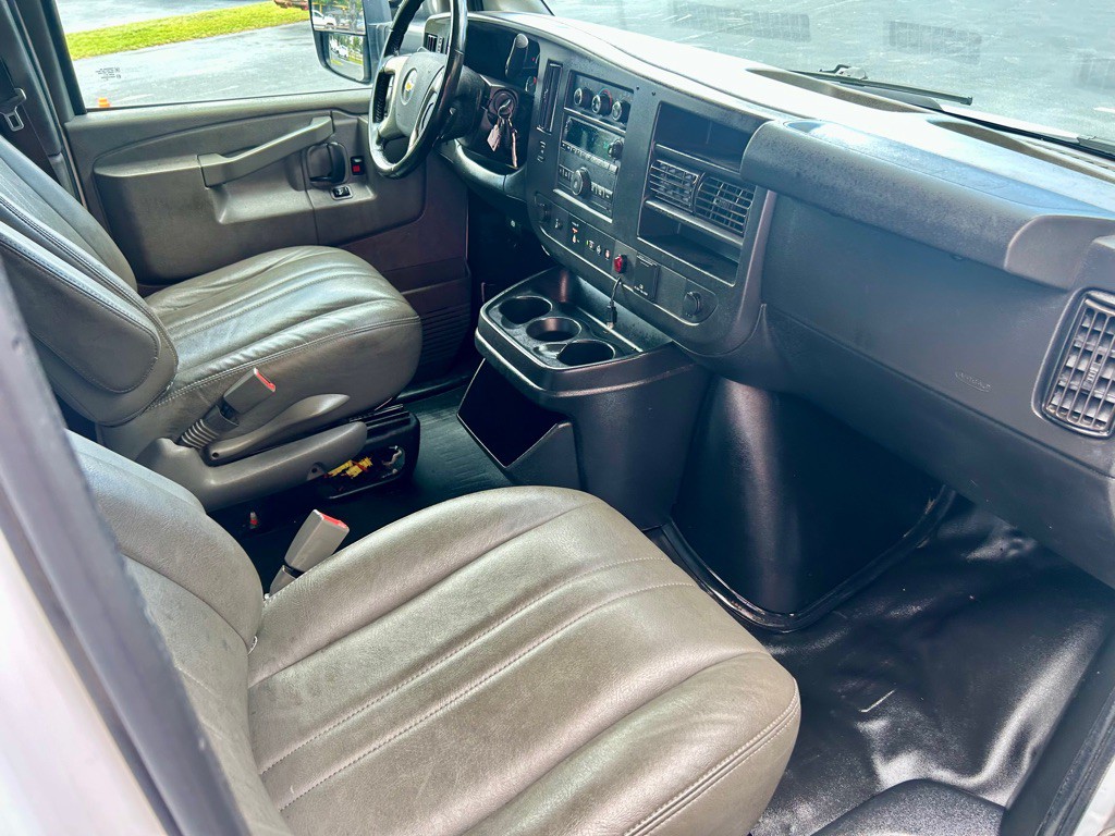 2019 Chevrolet Express Image 32
