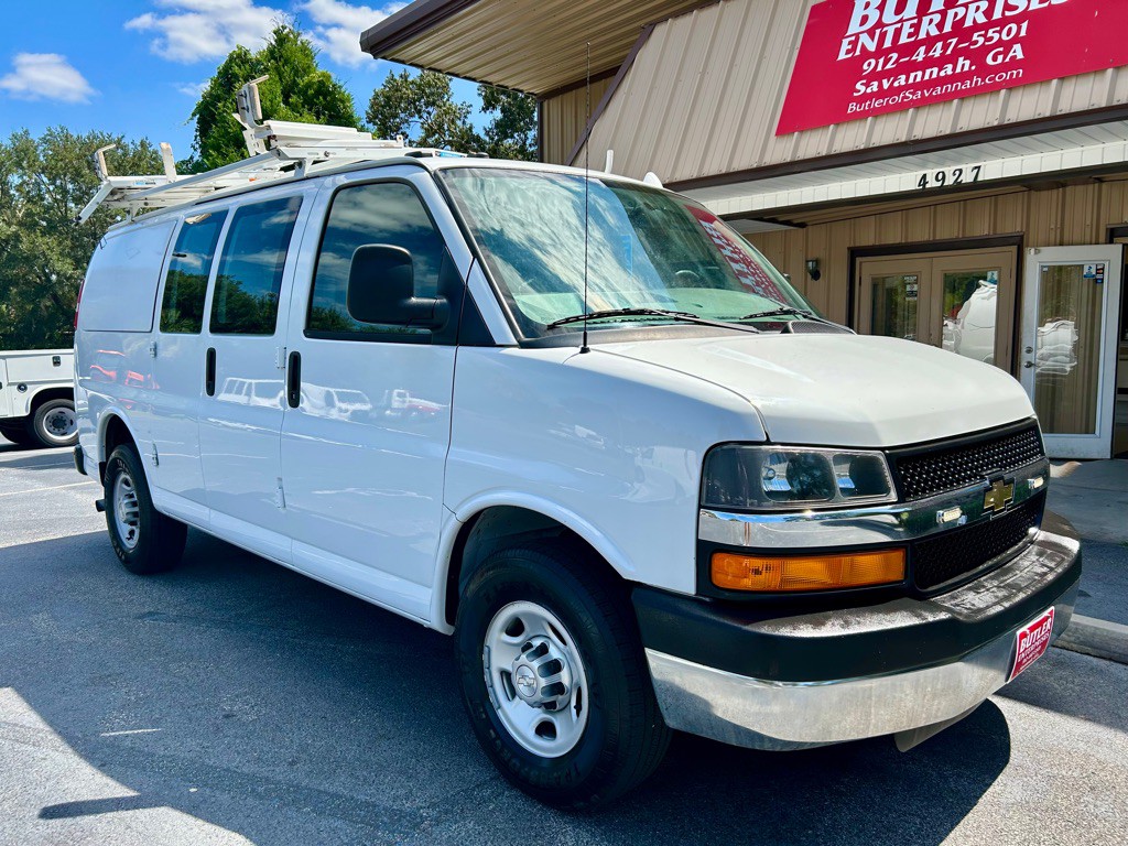 2016 Chevrolet Express Image 2