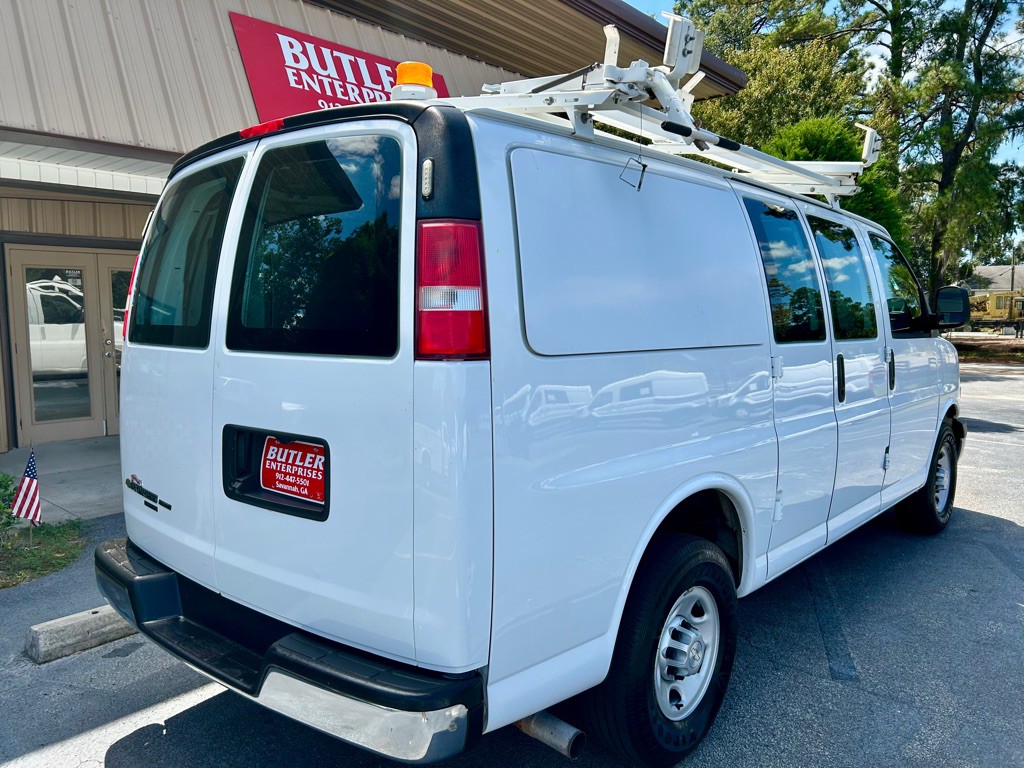 2016 Chevrolet Express Image 3