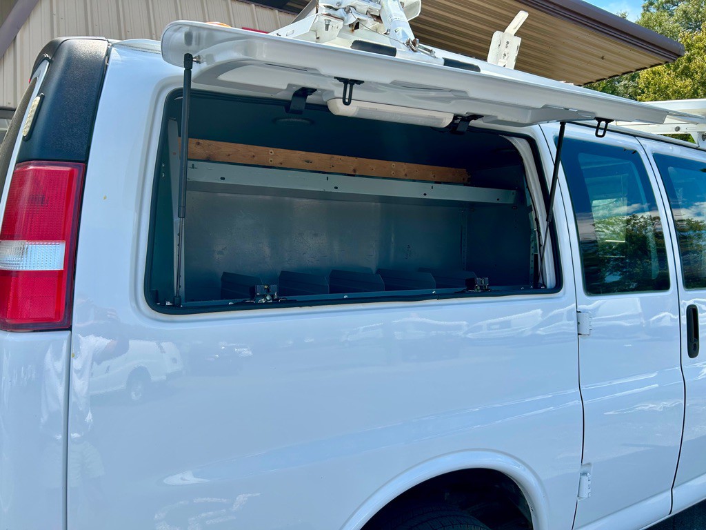 2016 Chevrolet Express Image 9