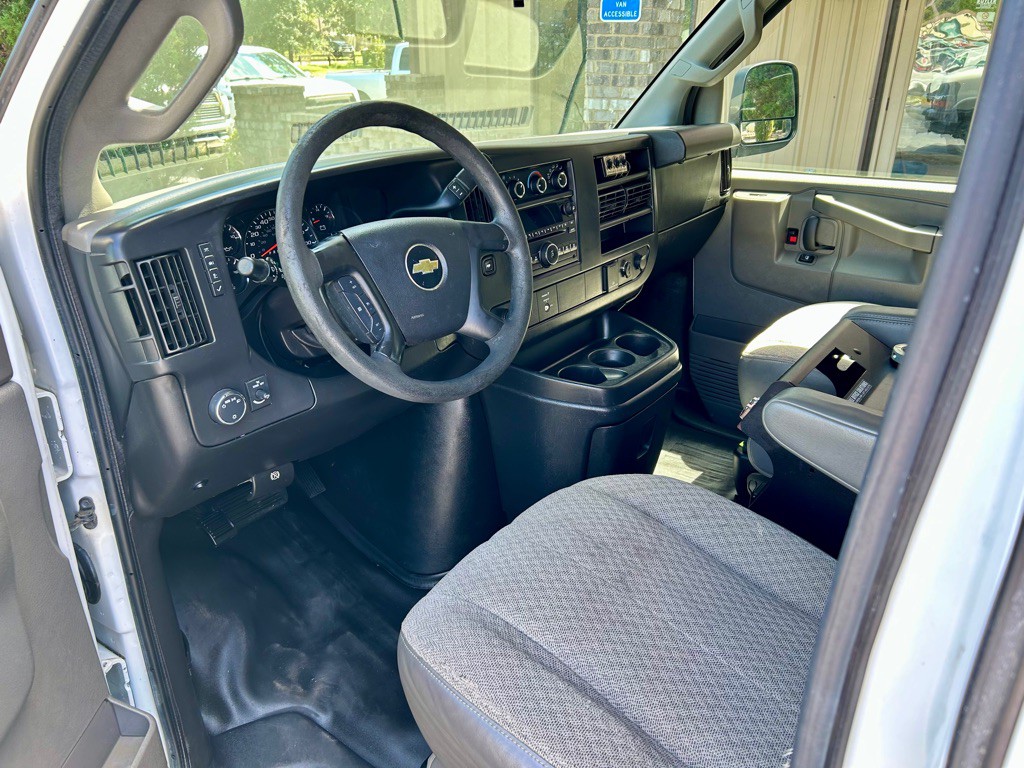 2016 Chevrolet Express Image 20