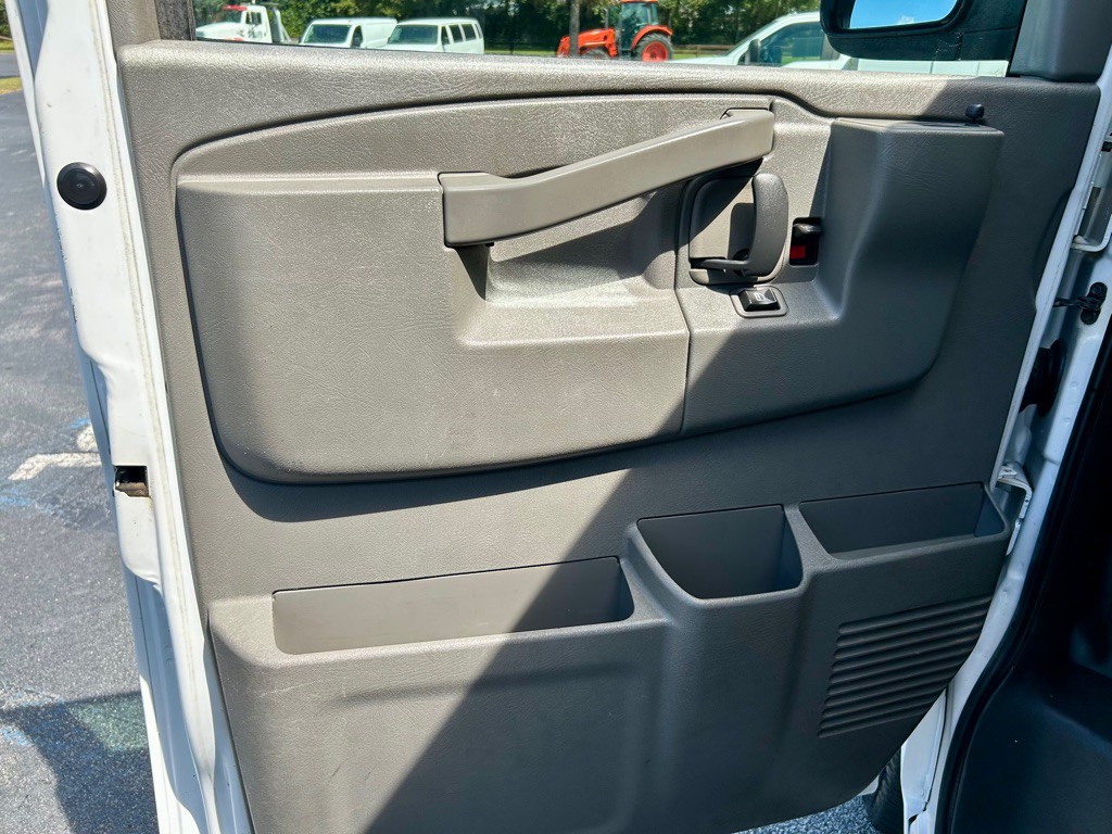 2016 Chevrolet Express Image 21
