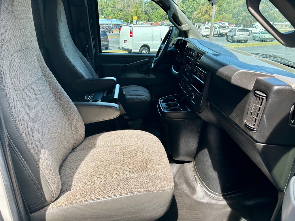 2016 Chevrolet Express Image 24