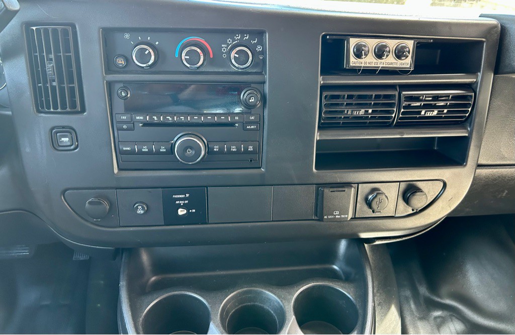 2016 Chevrolet Express Image 28