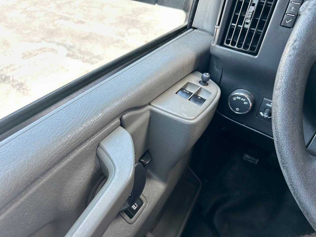 2016 Chevrolet Express Image 30