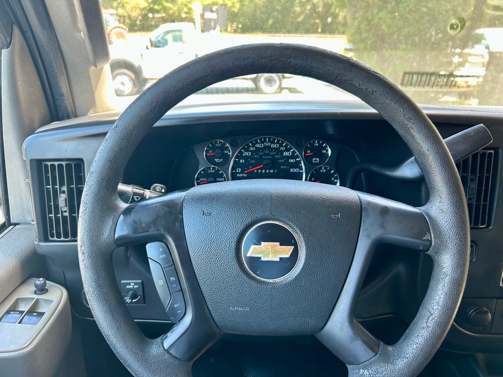2016 Chevrolet Express Image 31