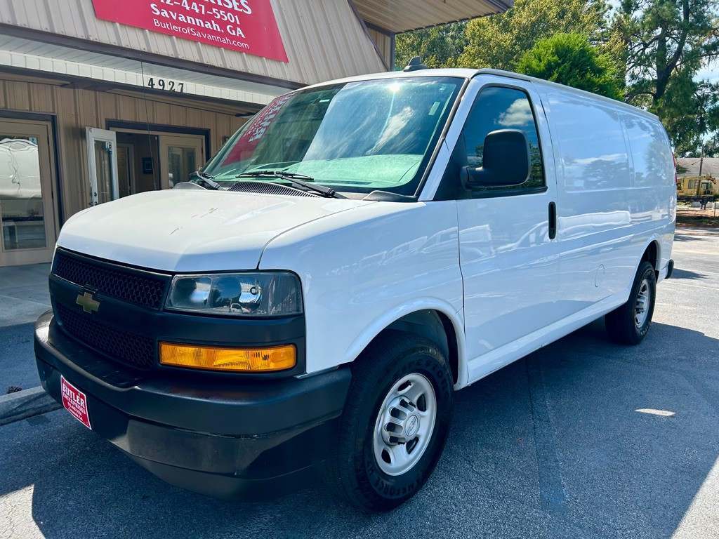2018 Chevrolet Express Image 2