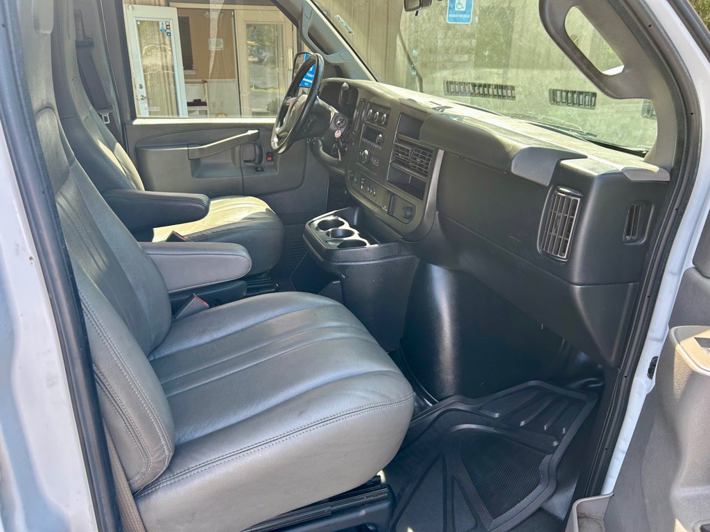 2018 Chevrolet Express Image 16