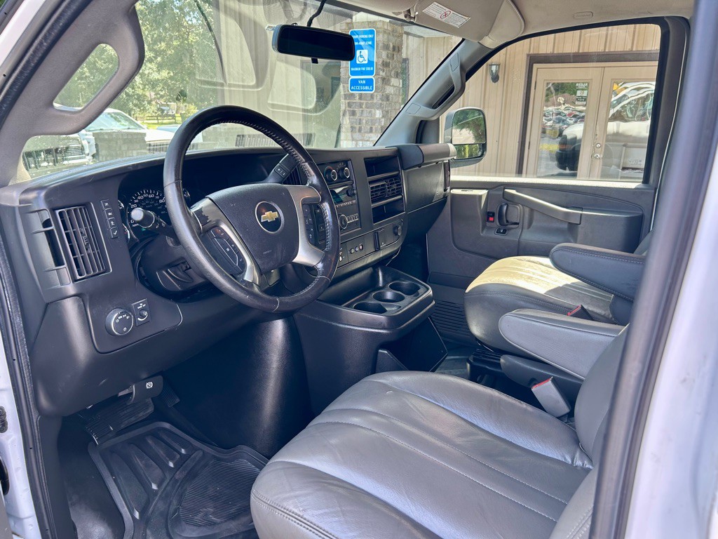 2018 Chevrolet Express Image 17