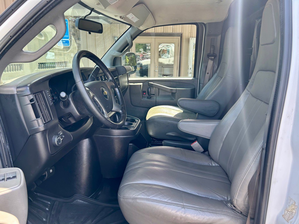 2018 Chevrolet Express Image 18