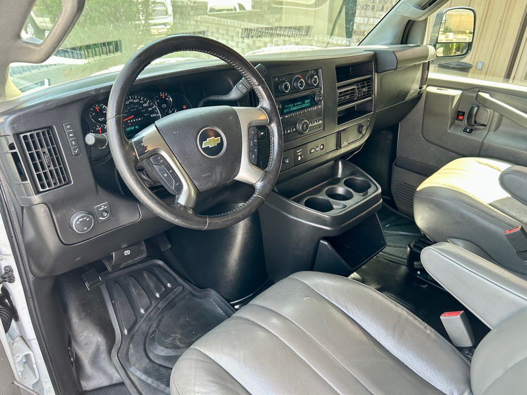 2018 Chevrolet Express Image 20