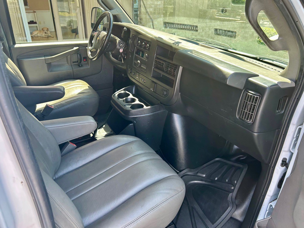 2018 Chevrolet Express Image 23