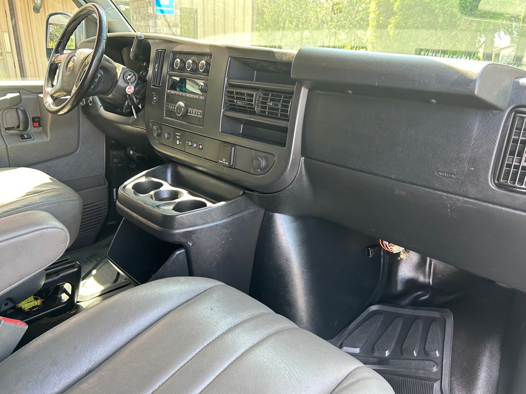 2018 Chevrolet Express Image 24