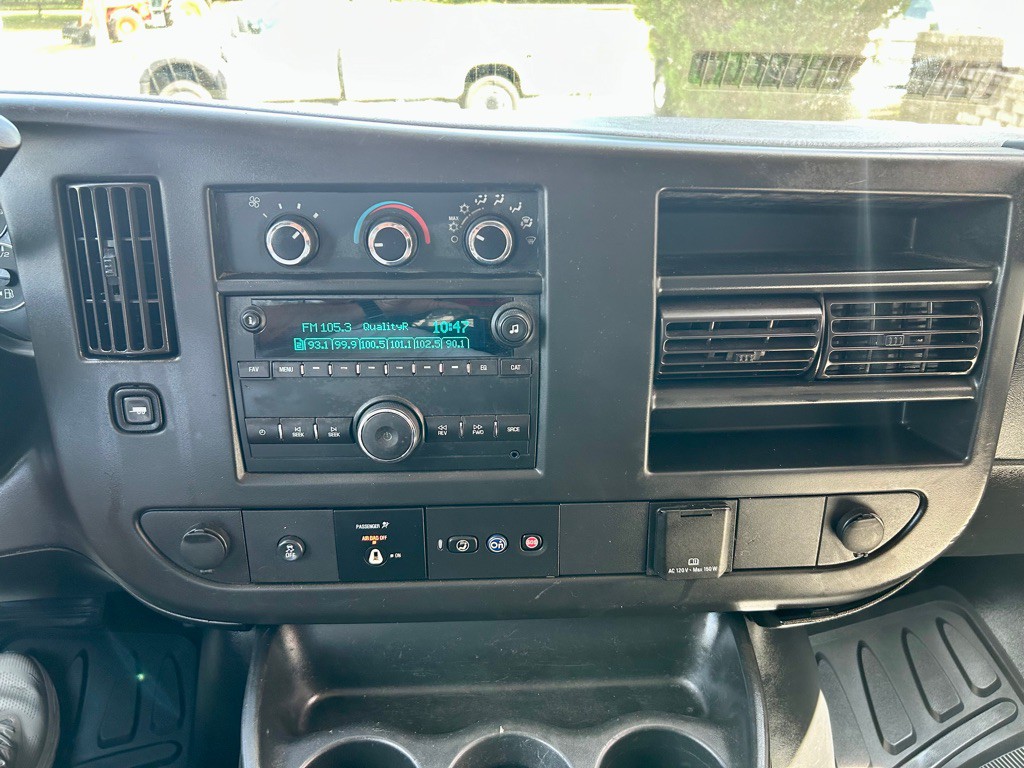 2018 Chevrolet Express Image 25