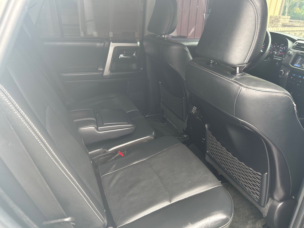 2016 Toyota 4Runner Image 13