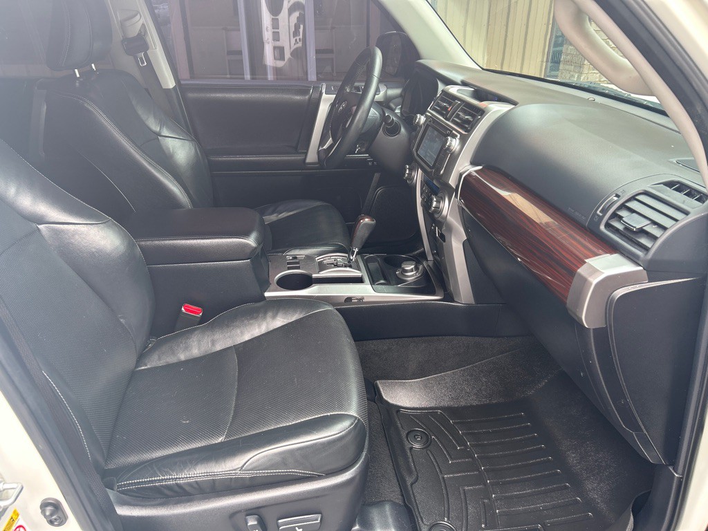 2016 Toyota 4Runner Image 14