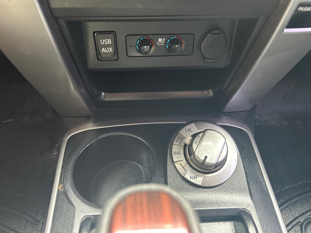 2016 Toyota 4Runner Image 19