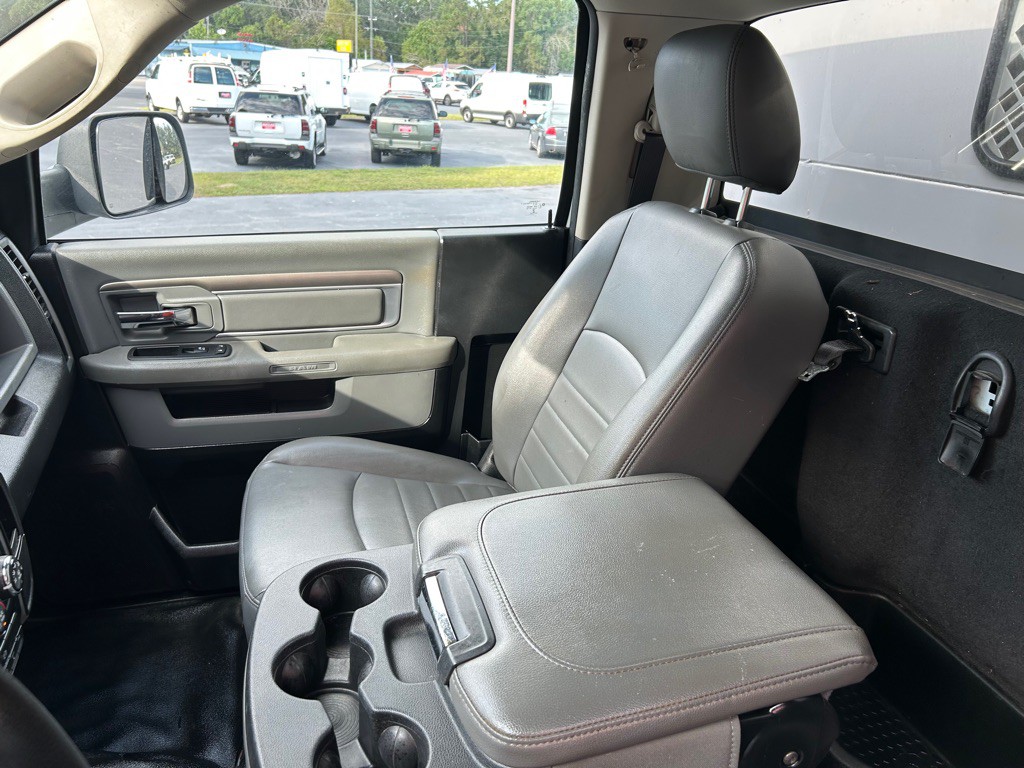 2014 RAM 4500 Image 17