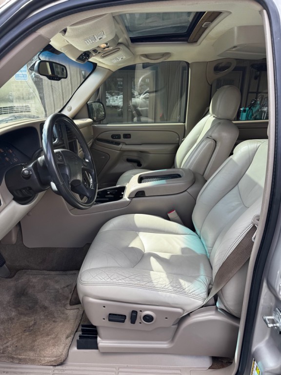 2004 Chevrolet Tahoe Image 9