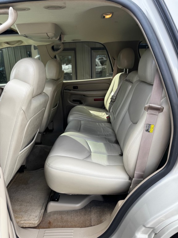 2004 Chevrolet Tahoe Image 10