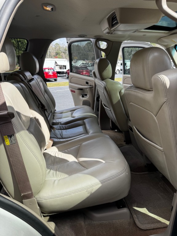 2004 Chevrolet Tahoe Image 12