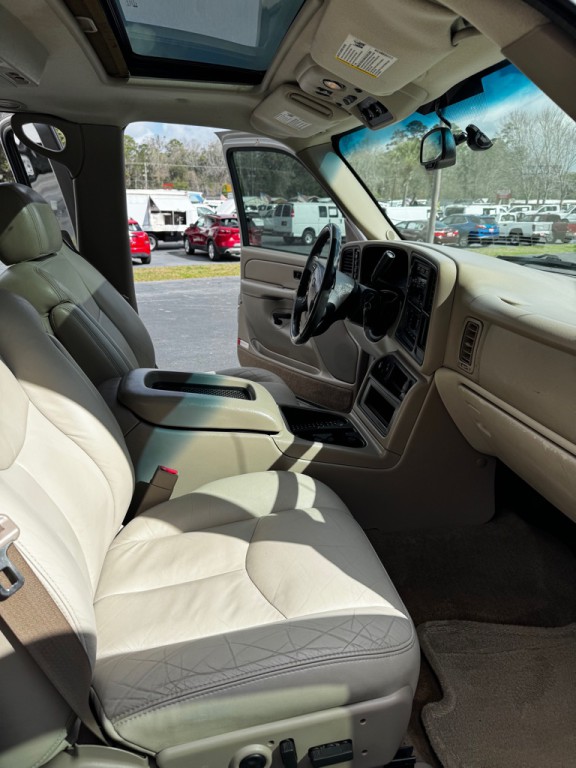 2004 Chevrolet Tahoe Image 13