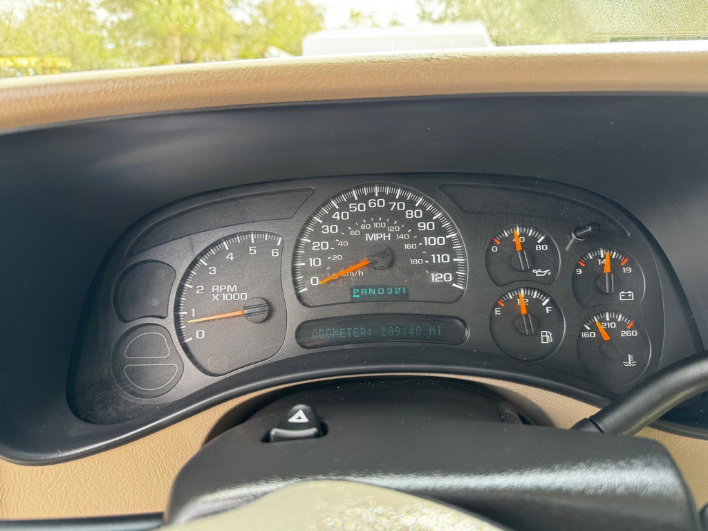 2004 Chevrolet Tahoe Image 16