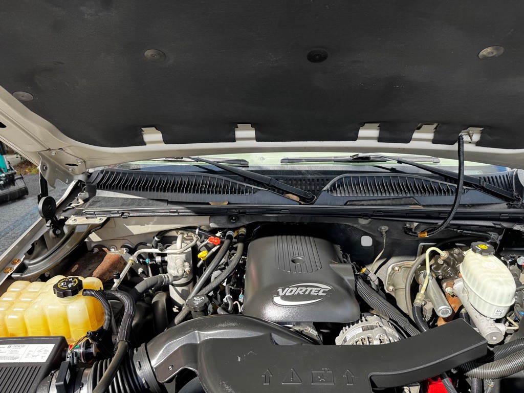 2004 Chevrolet Tahoe Image 19