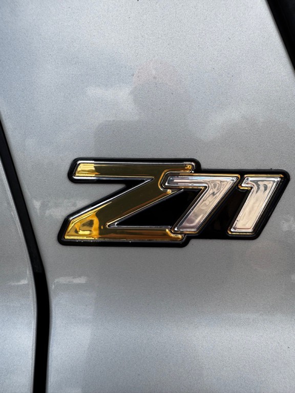 2004 Chevrolet Tahoe Image 21