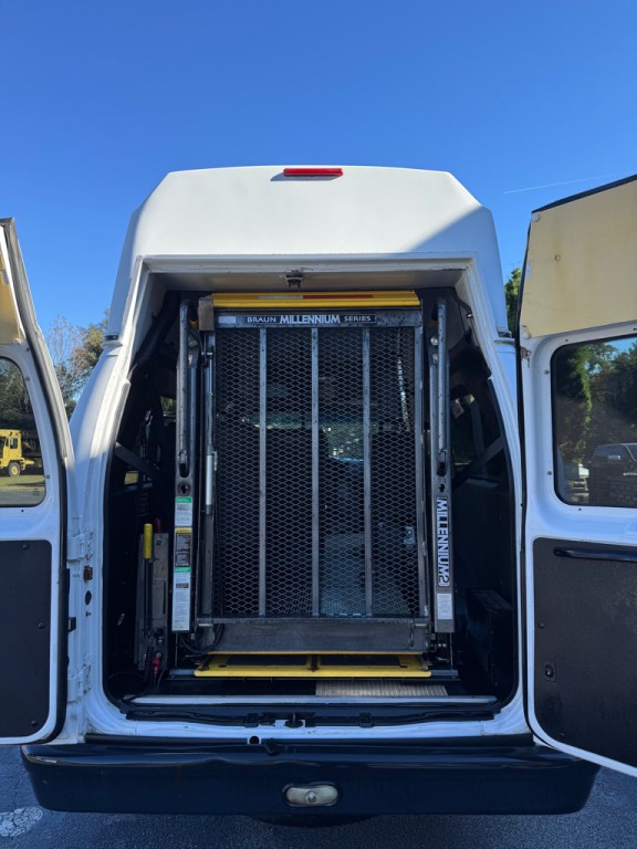 2008 Ford Econoline Image 8