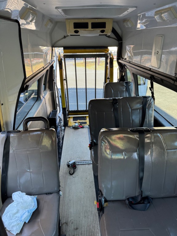 2008 Ford Econoline Image 9