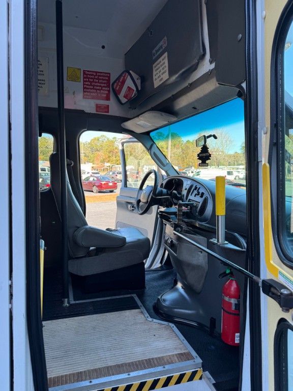 2008 Ford Econoline Image 10