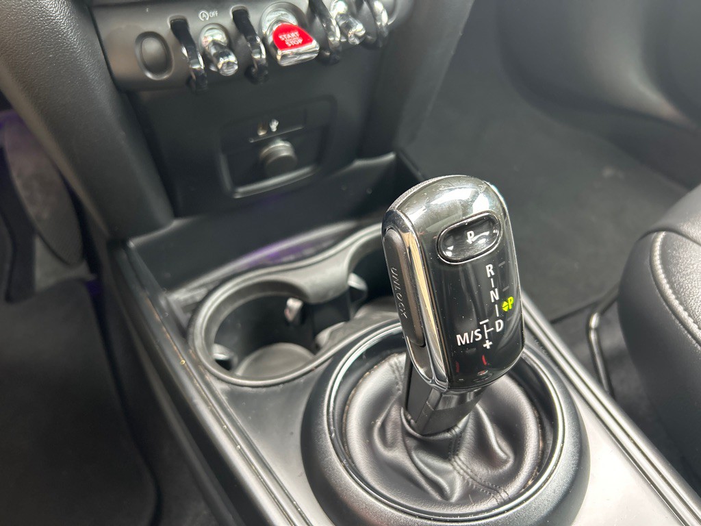 2020 MINI Cooper Image 19