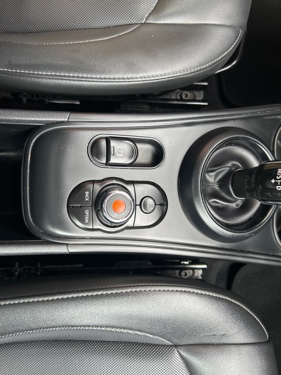 2020 MINI Cooper Image 20