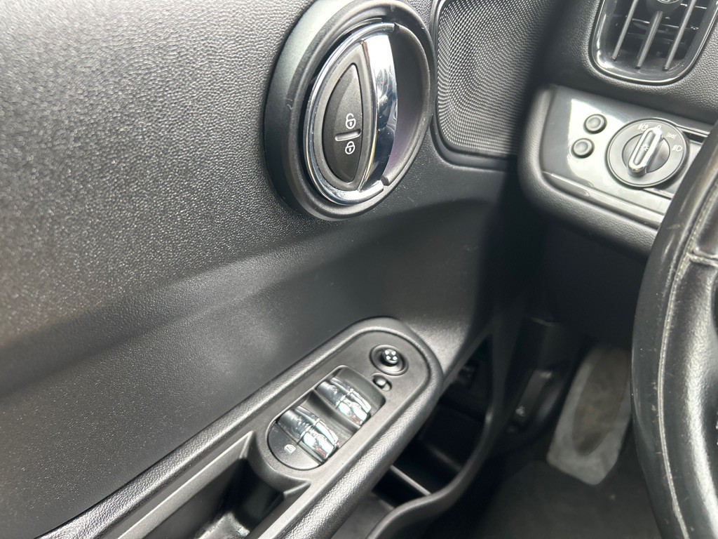 2020 MINI Cooper Image 21