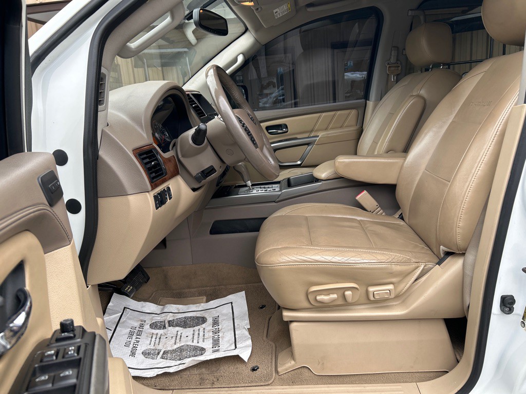 2015 Nissan Armada Image 11