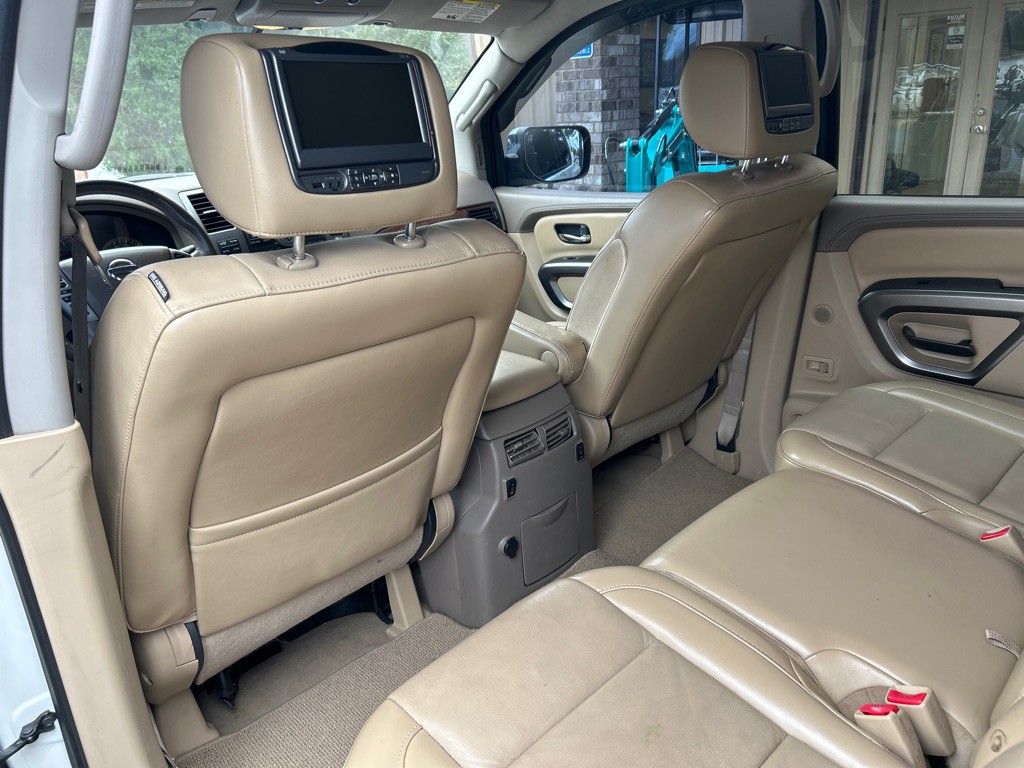 2015 Nissan Armada Image 16