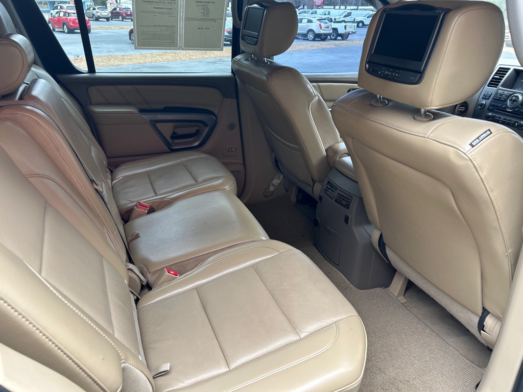 2015 Nissan Armada Image 18