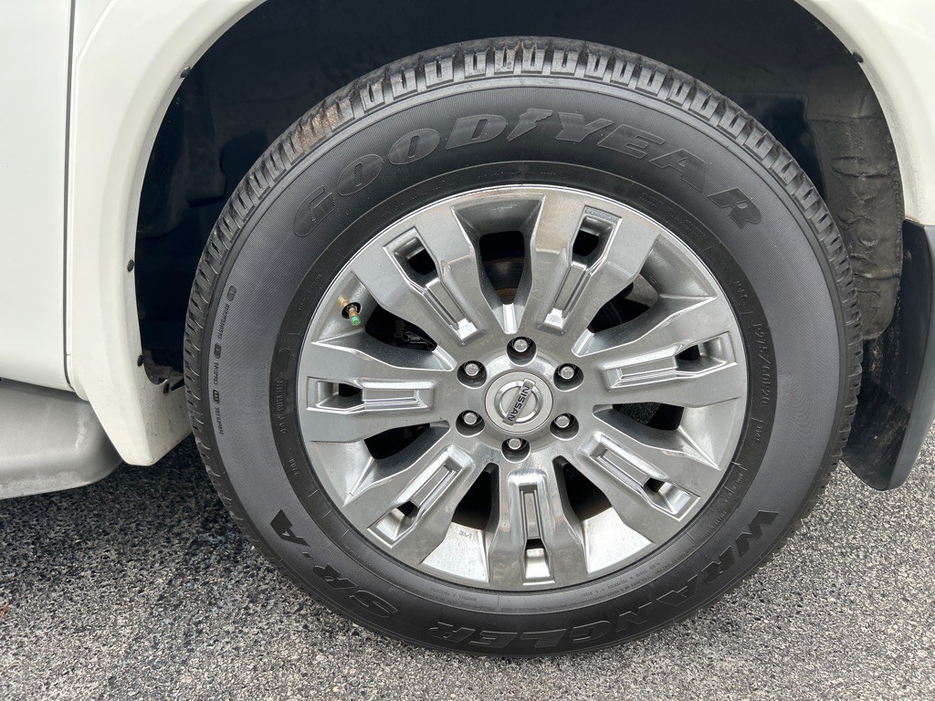 2015 Nissan Armada Image 21