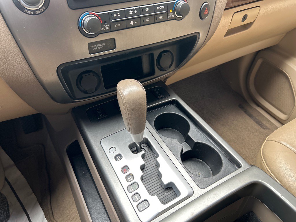 2015 Nissan Armada Image 23