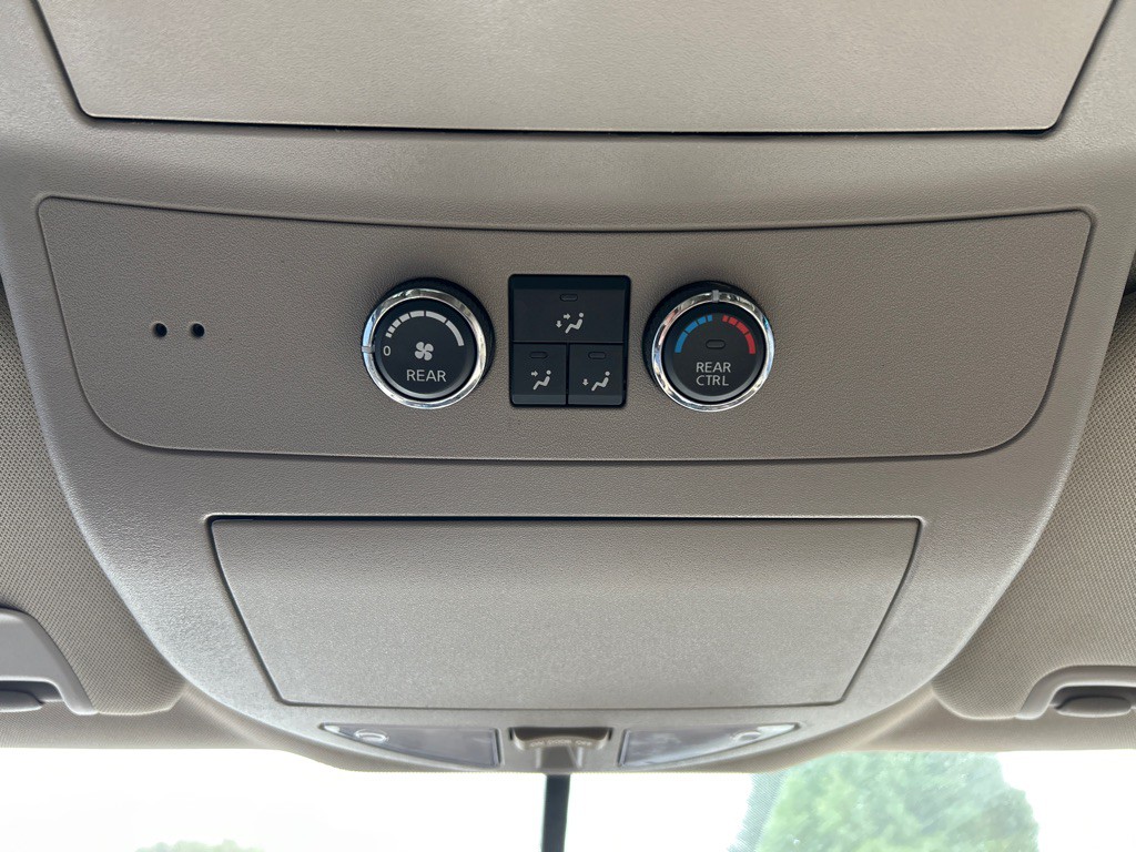 2015 Nissan Armada Image 27