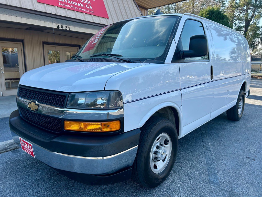 2022 Chevrolet Express Image 2
