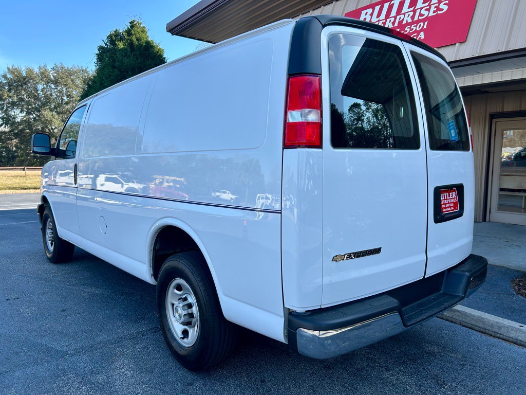 2022 Chevrolet Express Image 3