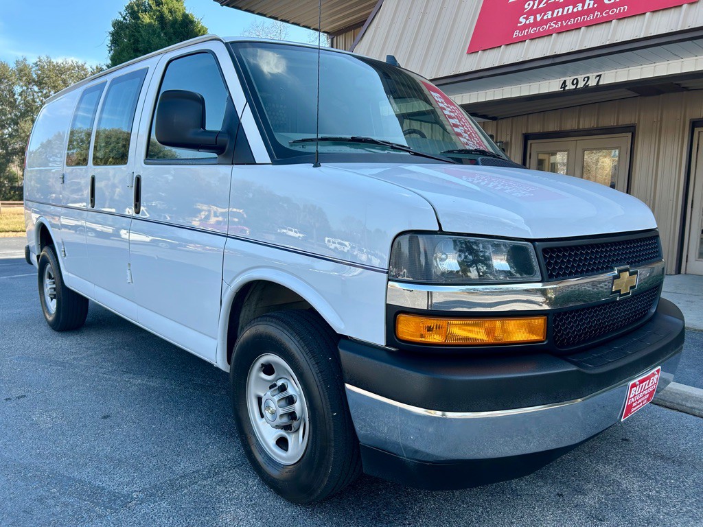 2022 Chevrolet Express Image 4