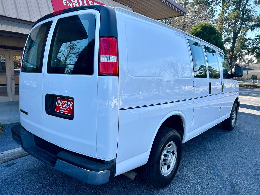 2022 Chevrolet Express Image 5