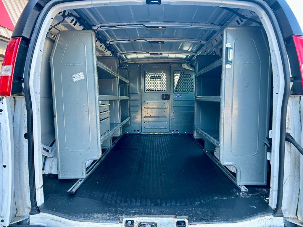 2022 Chevrolet Express Image 7