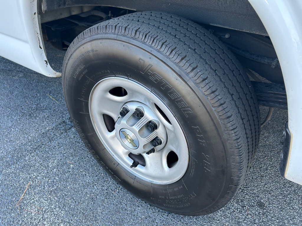 2022 Chevrolet Express Image 11