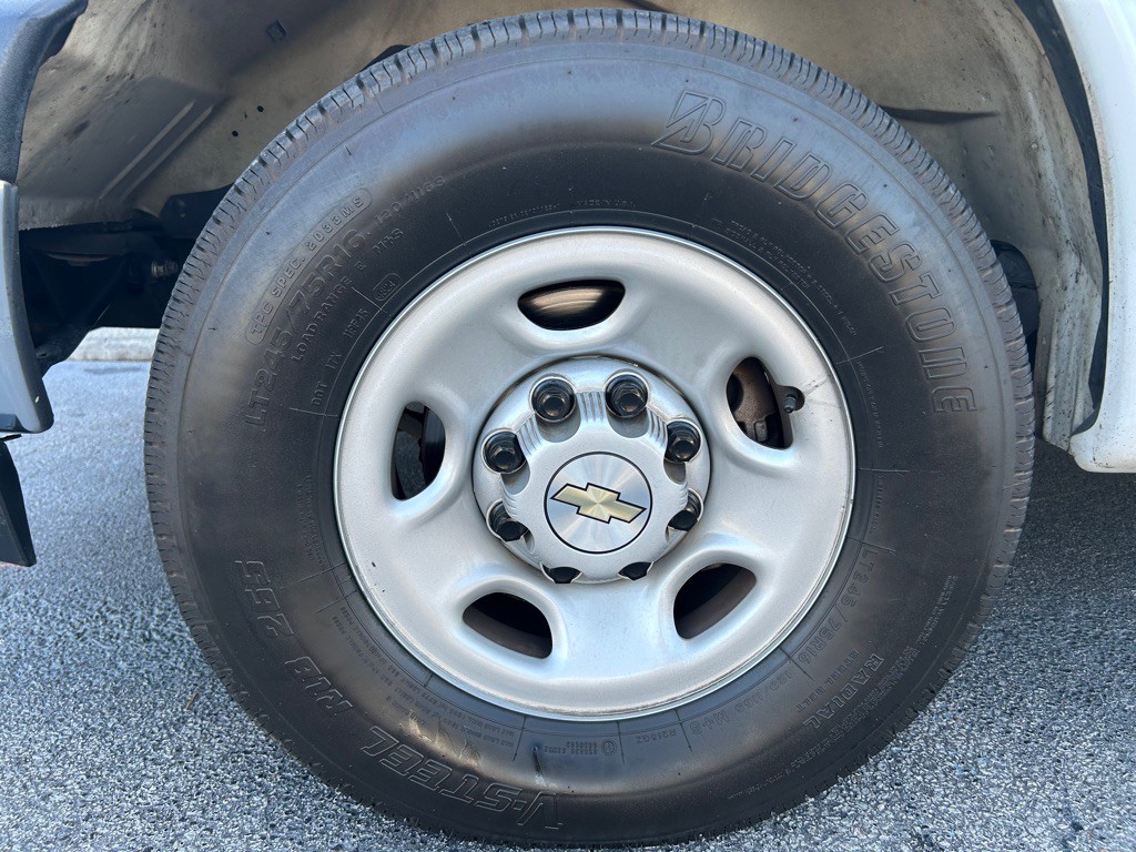 2022 Chevrolet Express Image 12